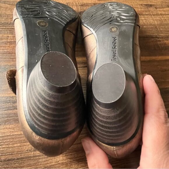 Josef Seibel Leather Bronze Metallic Mary Jane Shoe with 1.5" Heel Size 40/8.5 - Picture 15 of 15
